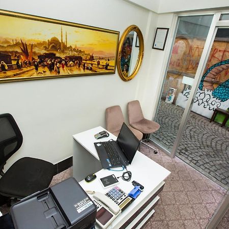 Honey Hostel Istanbul Exterior photo